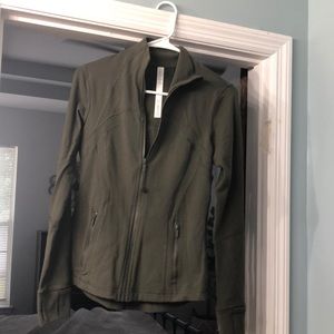 Lululemon size 6 zip up